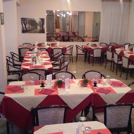 Hotel Glenn Ρίμινι Εξωτερικό φωτογραφία