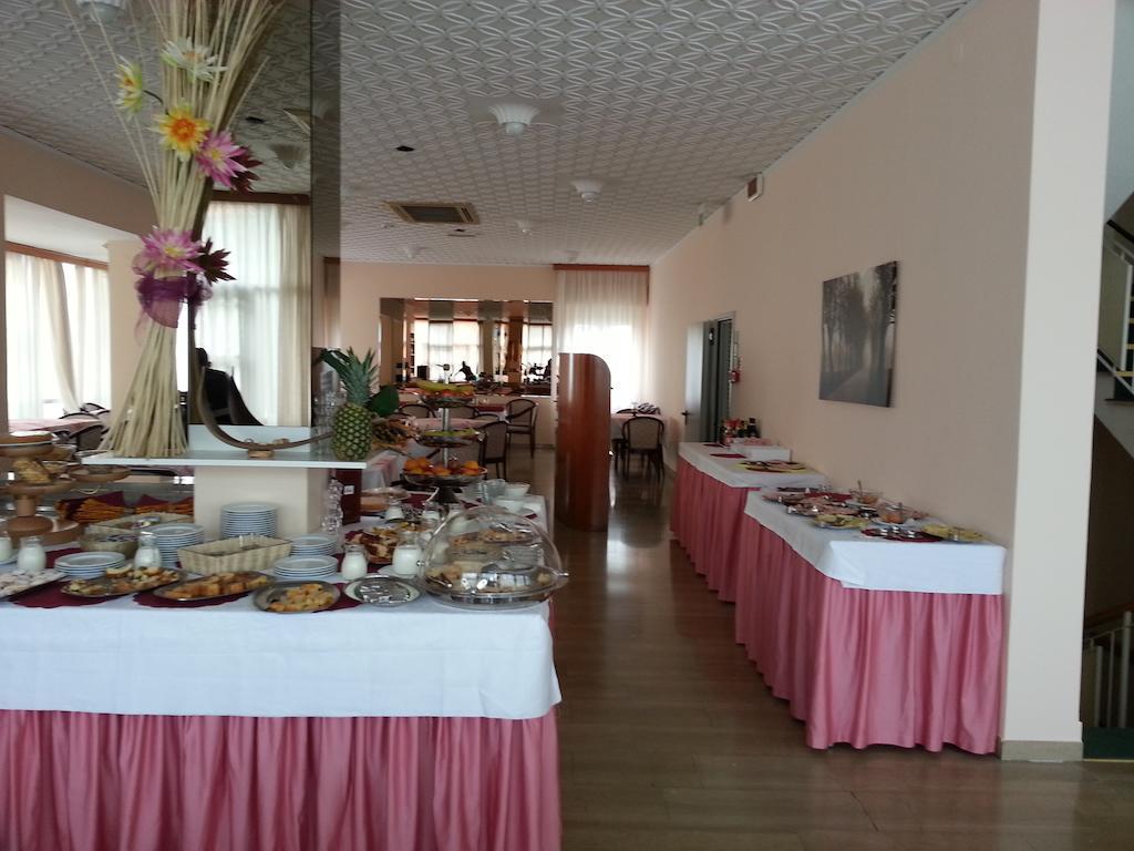 Hotel Glenn Ρίμινι Εξωτερικό φωτογραφία