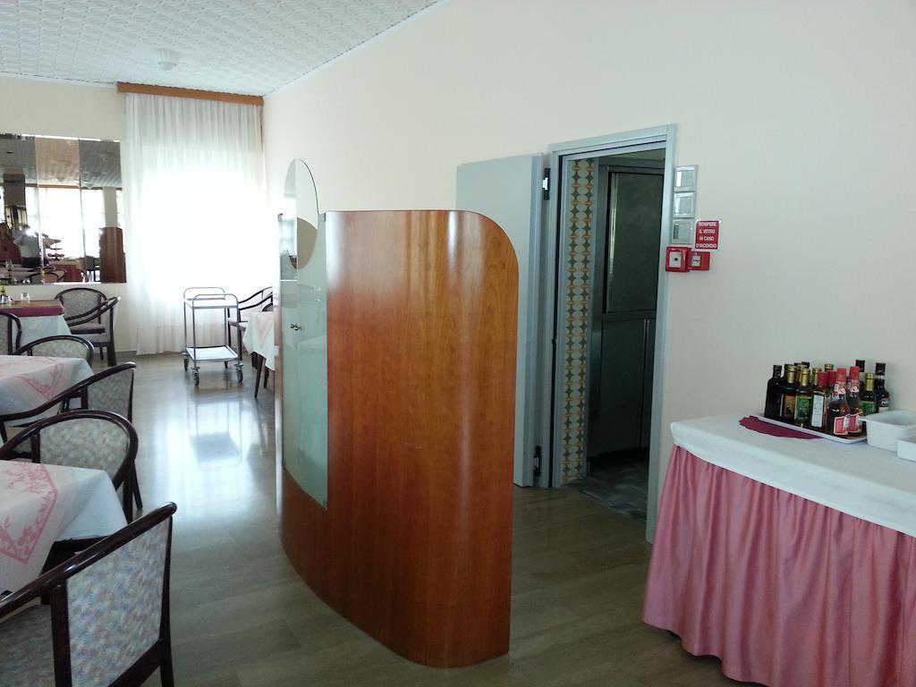 Hotel Glenn Ρίμινι Εξωτερικό φωτογραφία