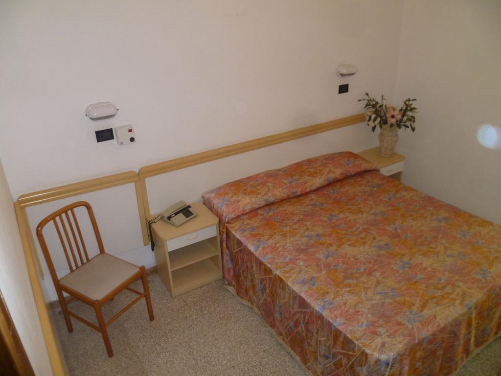 Hotel Glenn Ρίμινι Εξωτερικό φωτογραφία