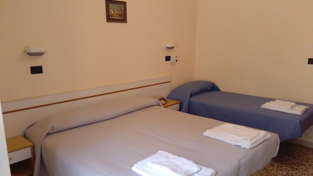 Hotel Glenn Ρίμινι Εξωτερικό φωτογραφία