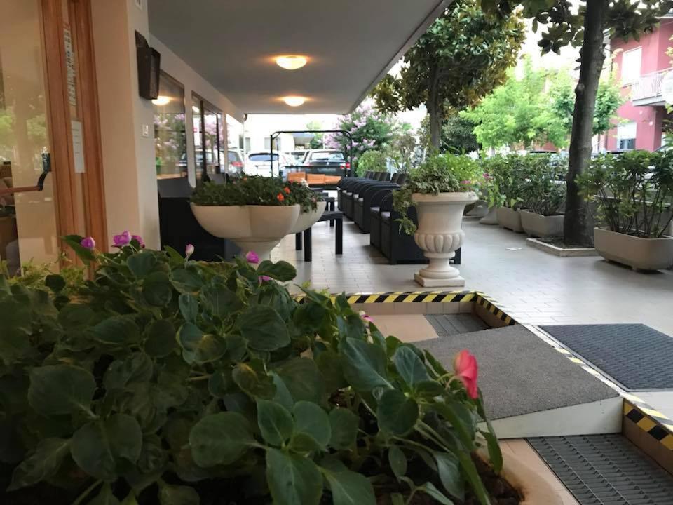 Hotel Glenn Ρίμινι Εξωτερικό φωτογραφία